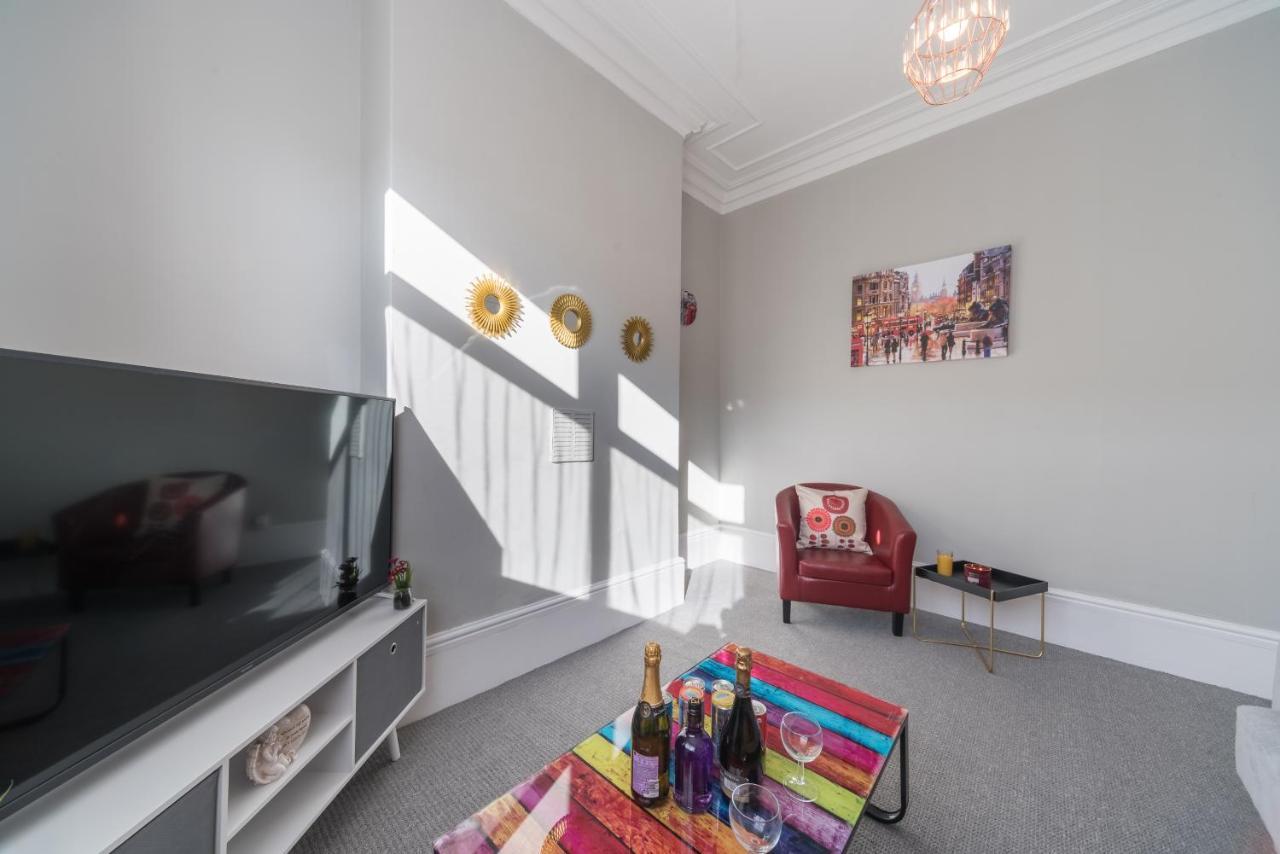3 Bedroom Saks - 2 Living Area House In Newland Ave Hull Kingston upon Hull Exteriér fotografie