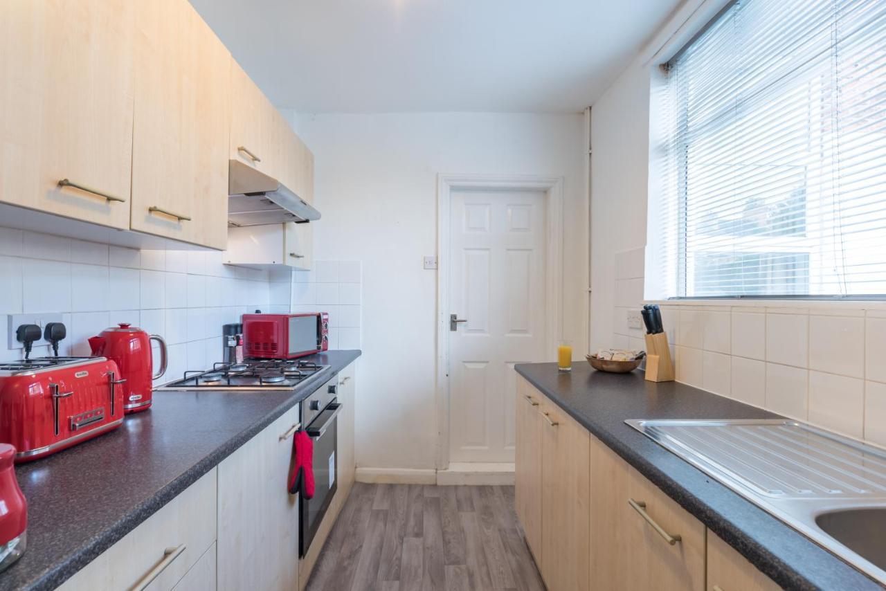 3 Bedroom Saks - 2 Living Area House In Newland Ave Hull Kingston upon Hull Exteriér fotografie